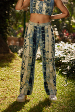 Load image into Gallery viewer, Belt in Pants
